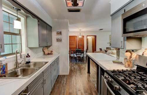 Shreveport House | Emerald Point Cabin Lakefront With Kayaks & Canoes
