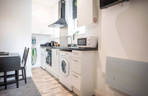 Moseley Apartment | Emerald Suite Moseley Mews by STAE-Homes