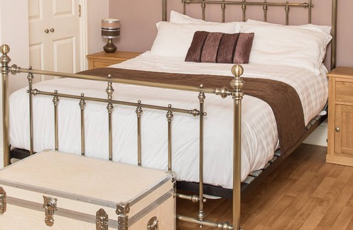 Edgbaston House | Emerald Suite Studio apartment in the center of Birmingham