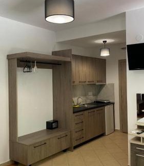 Vryses House | Emerald Suites