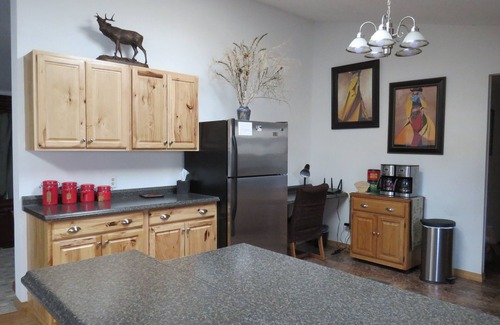 Emigrant House | EMIGRANT LODGE - 4 bedroom home with central airconditioning