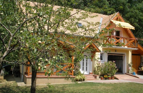 Heviz Apartment | Emilia Apartmanház
