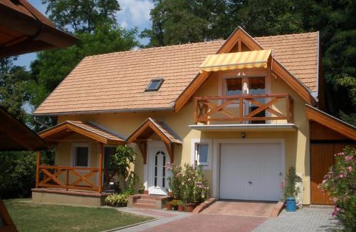 Heviz Apartment | Emilia Apartmanház