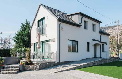 Badacsonytomaj Villa | EMMY Ház