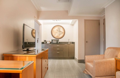 Quartier des Spectacles Hotel | Empire Suites