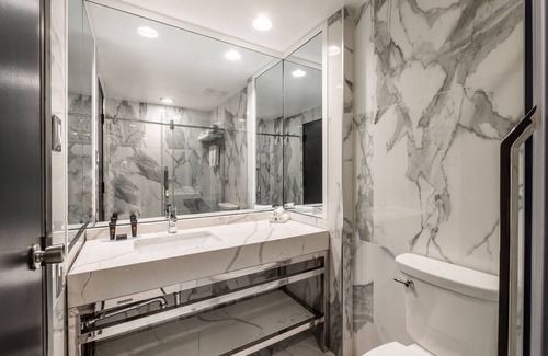 Quartier des Spectacles Hotel | Empire Suites