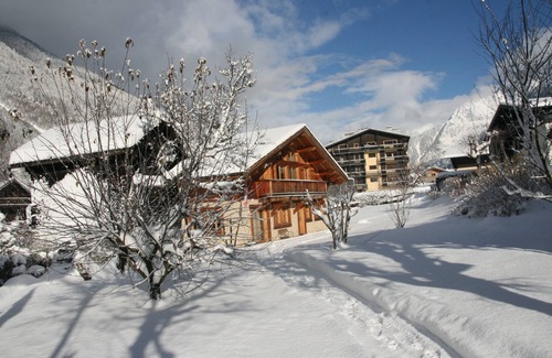 Les Bossons Ski Chalet | EN CHALET JARDIN FACE CHAINE DU MONT-BLANC DUPLEX MANSARD 40M2 ⭐️ ⭐️⭐️⭐️⭐️