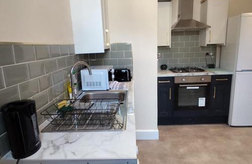 Salford House | En-Suite Double-Bedroom in the Heart of Salford Manchester CR1 Perfect for Short Stays