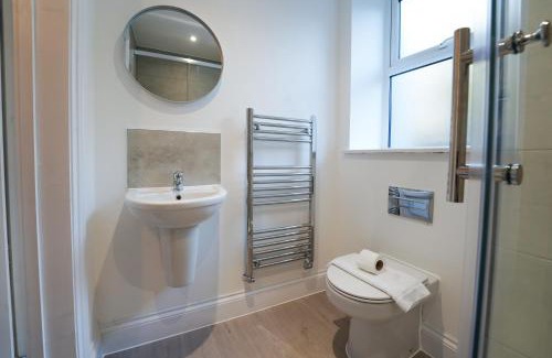 Llanelli Apartment | En-Suite Double Rooms, Smart TV Comfy Style