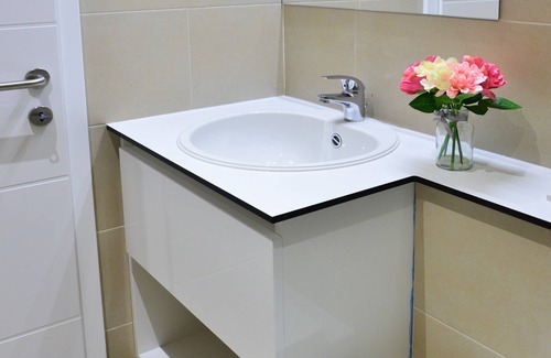 Split House | En-suite Iris on Rokova Street