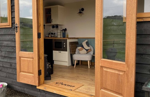 Llanfarian Cabin | En-suite Shepherds Huts