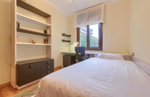 Castanos Apartment | Encanto y Confort en Calle Epalza - Tu Familia en el Corazón de Bilbao