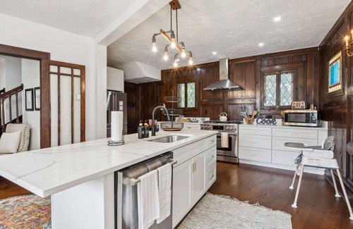 Cleveland House | Enchanted Castle - Your Royal Getaway Awaits!
