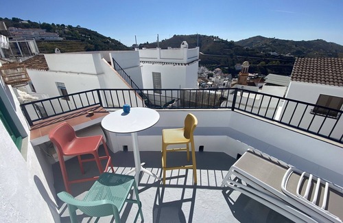Competa House | Enchanting 1 Bed with A/C, Sunny Terrace and Views