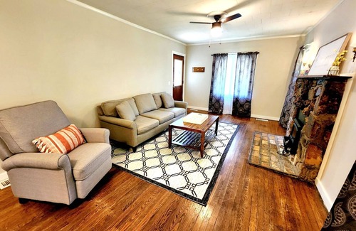 Van Buren House | Enchanting 3 bedroom home with large yard