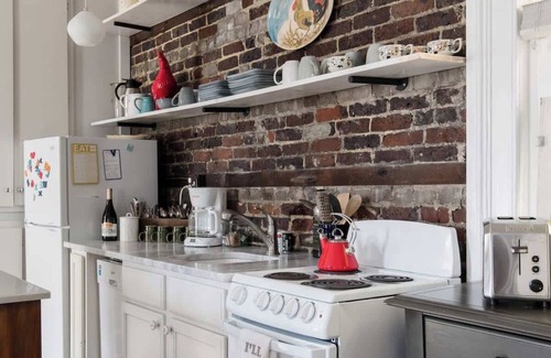 Charleston Historic District House | Enchanting Apartment in the Soul of the Historic District