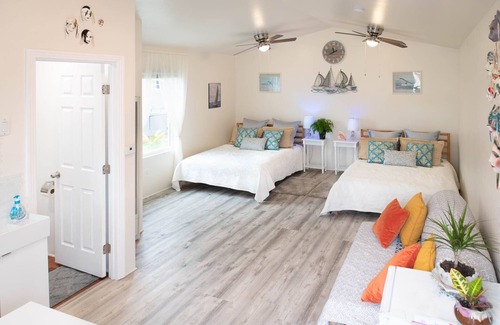 Normal Heights House | Enchanting Cottage Up to 6 , w/PARKING, A/C , 16mns to Zoo, Gas Lamp, Beaches