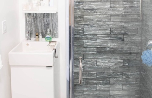 Normal Heights House | Enchanting Cottage Up to 6 , w/PARKING, A/C , 16mns to Zoo, Gas Lamp, Beaches