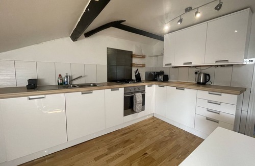 Cotham Apartment | Enchanting Escape with Peaceful Views