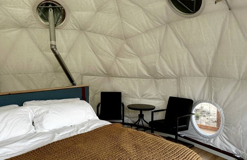 Dolan Springs Cabin | Enchanting Geodesic Dome with Mountain Views and natural desert surroundings.