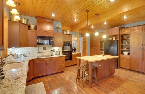 Bigfork Cabin | Enchanting Glacier Park Getaway by Flathead Lake!