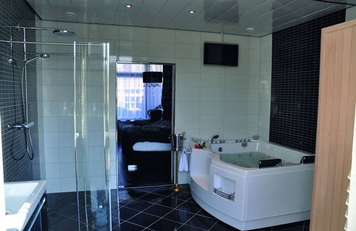 Bergen Hotel | Enchanting Haven, Steps from Dunes, Nature Walks, and Idyllic Coastal Trails