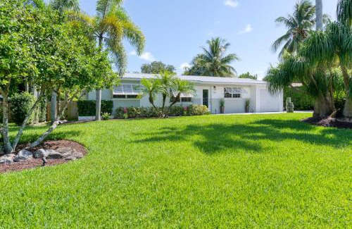 Palm Beach Gardens Apartment | Enchanting Juno Beach Home! Sleeps 8!