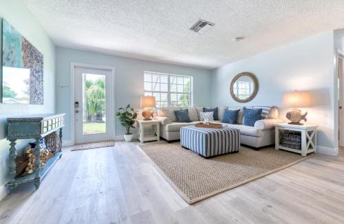 Palm Beach Gardens Apartment | Enchanting Juno Beach Home! Sleeps 8!