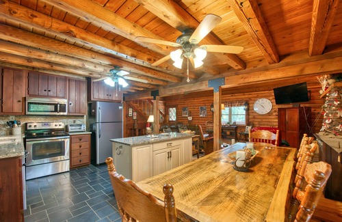 Sylva Cabin | Enchanting mountainside cabin with firepit, enclosed yard, & washer/dryer