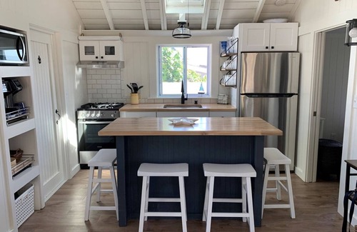 Barnstable County Cottage | ENCHANTING SEASIDE COTTAGE, STEPS TO THE BEACH!