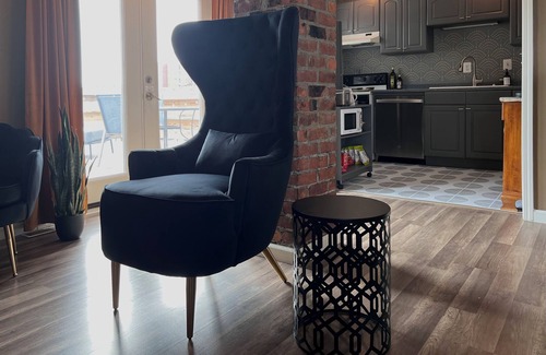 Hamtramck Apartment | Enchanting Stay above a Craft Cocktail Bar