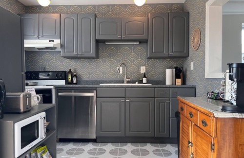 Hamtramck Apartment | Enchanting Stay above a Craft Cocktail Bar