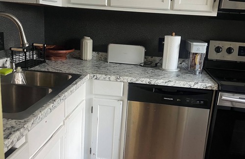 Northwest Raleigh House | Enchanting townhome with AC in vibrant Raleigh