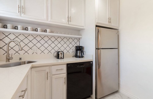 Encino House | Encino Charmer with large Backyard