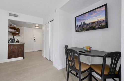 Southwest Orlando Apartment | Enclave Refurbished Condo: Just 2mi to Universal!