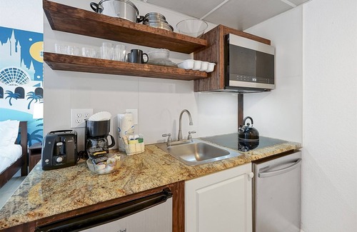 Southwest Orlando Apartment | Enclave Refurbished Condo: Just 2mi to Universal!