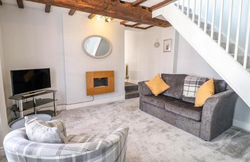 Ashbourne House | End cottage