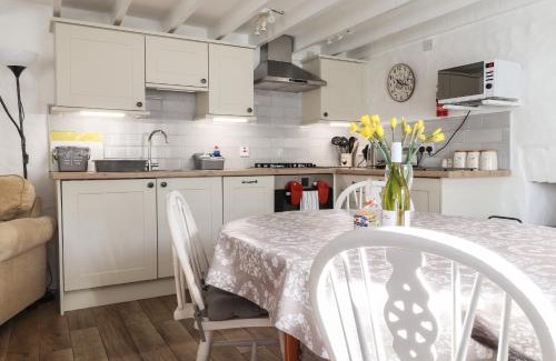 Newport House | End Cottage