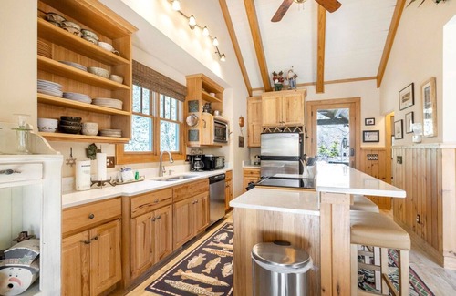 Foscoe House | End of Buffalo- Mountain House, Indoor/Outdoor Pools and Hot Tub, Fishing Ponds, Fitness Area, Ga.