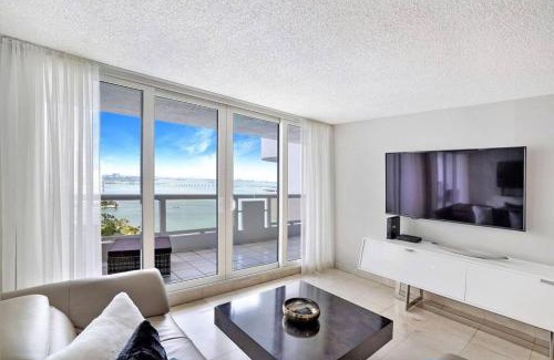 Downtown Miami Apartment | Endless Summer! Incredible Water Views