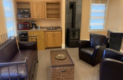 East Dubuque Apartment | Engineer Suite with fireplace