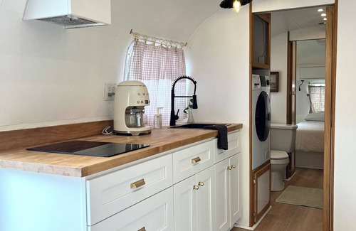 Englewood East House | Englewood retreat just 12 minutes from the beach