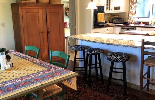 Gloucester House | English Tudor Manor-Walk To Beach