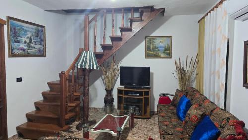 Lezhe Villa | Eni's Villa