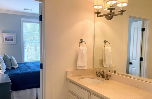 Reynolds Landing House | Enjoy 4 bedroom golf views at Porchview Manor