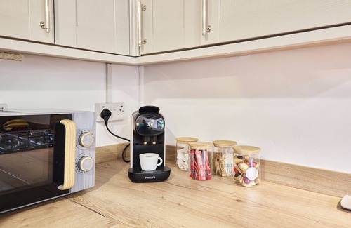 Oakworth House | Enjoy a comfortable stay at The Old Shuttleworks. A stylish, modern, home from home by Above Rubies in Oakworth, West Yorkshire. Famous for The Railway Children! Near Haworth and Brontë country!