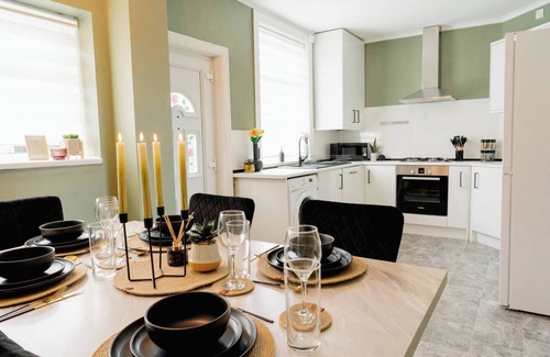 Skipton House | Enjoy a comfortable stay at Bowling Terrace. A stylish, spacious, centrally located home from home by Above Rubies in Central Skipton - The gateway to the Yorkshire Dales!