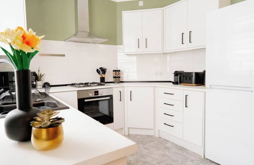 Skipton House | Enjoy a comfortable stay at Bowling Terrace. A stylish, spacious, centrally located home from home by Above Rubies in Central Skipton - The gateway to the Yorkshire Dales!
