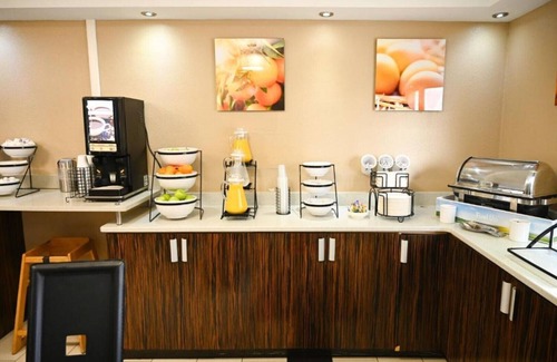 Edgewater House | Enjoy a cozy stay near New York City!