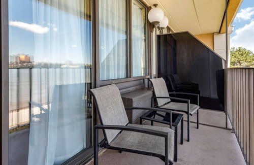 Edgewater House | Enjoy a cozy stay near New York City!